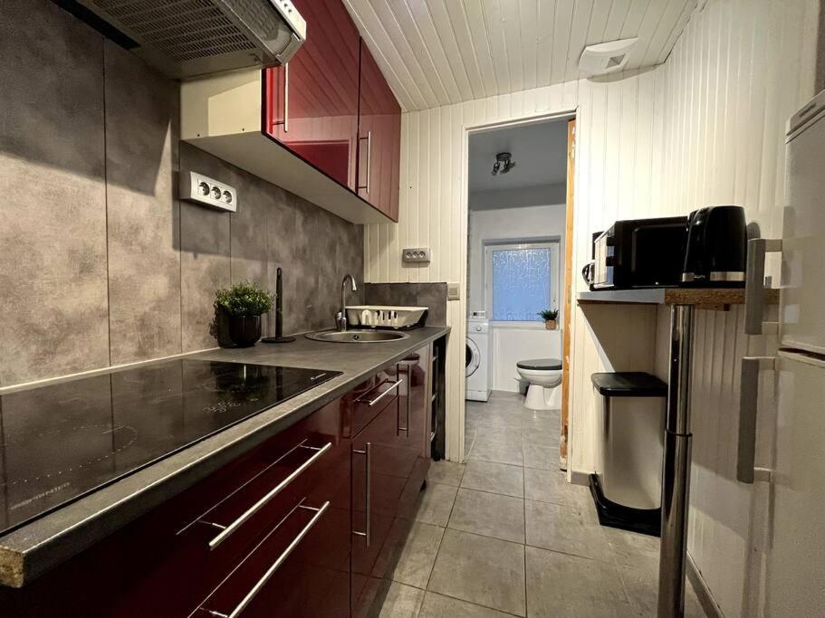 The Red And Black Retreat - Fontainebleau Center Экстерьер фото